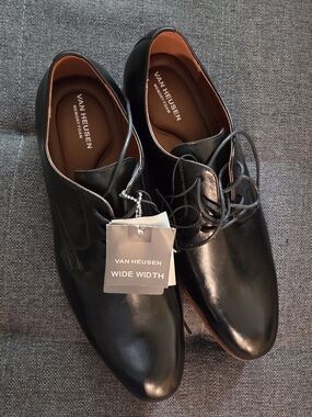Van Heusen Black Leather Lace-Up Oxfords